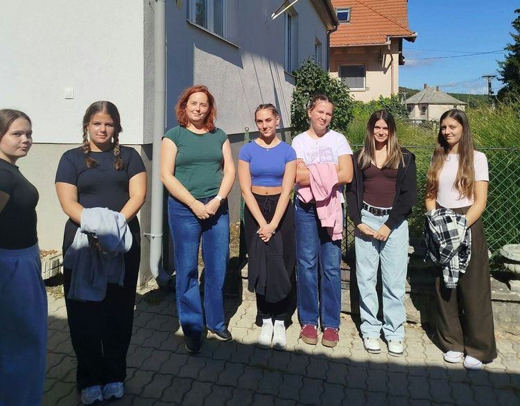 Kisgyermekgondozóink az Idősek Klubjában jártak (2026)