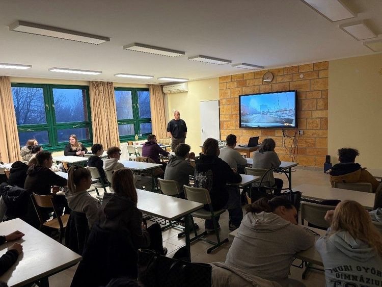 Pintér József balesethelyszínelő előadása a Pápai SZC Reguly Antal Szakképző Iskolában