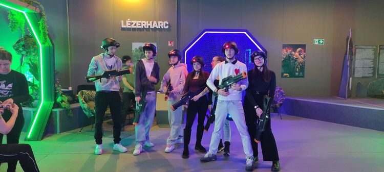 Osztálykiránduláson a 11/T és 10/3. osztály tanulói a Honvédelmi Élményközpontban